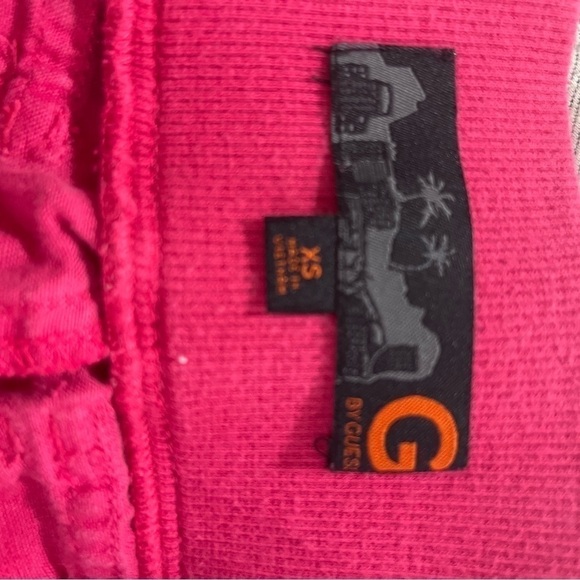 Guess Womans 100% Linen Short Shorts Size XS. Hot Pink With Gold Buttons - Picture 2 of 3